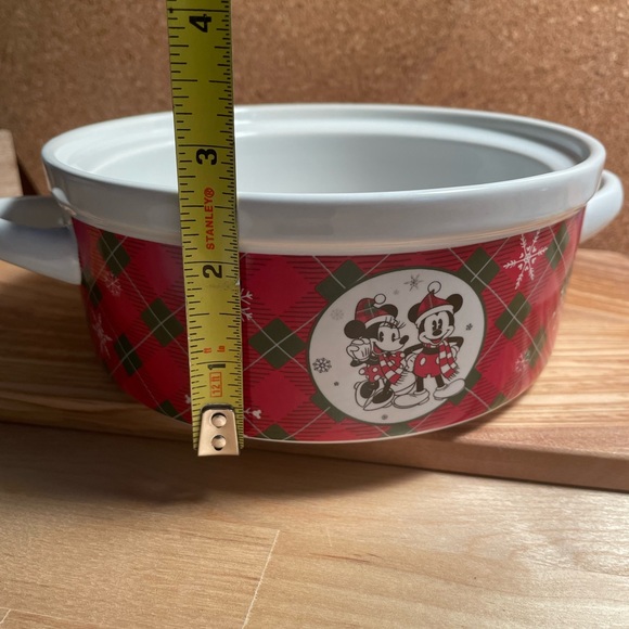 NWOT Disney Holiday ceramic covered dish - Picture 7 of 7